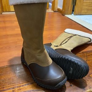 Women’s Ugg Adirondack Boot!!